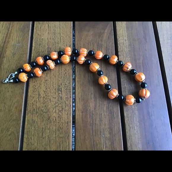 Beautiful Coral and Jet necklace - Picture 1 of 1